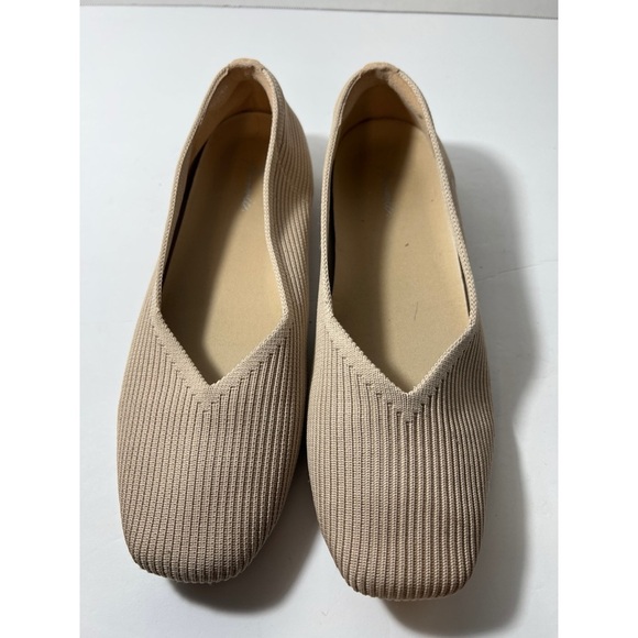 Elegant Beige Women's Flats - Picture 1 of 8
